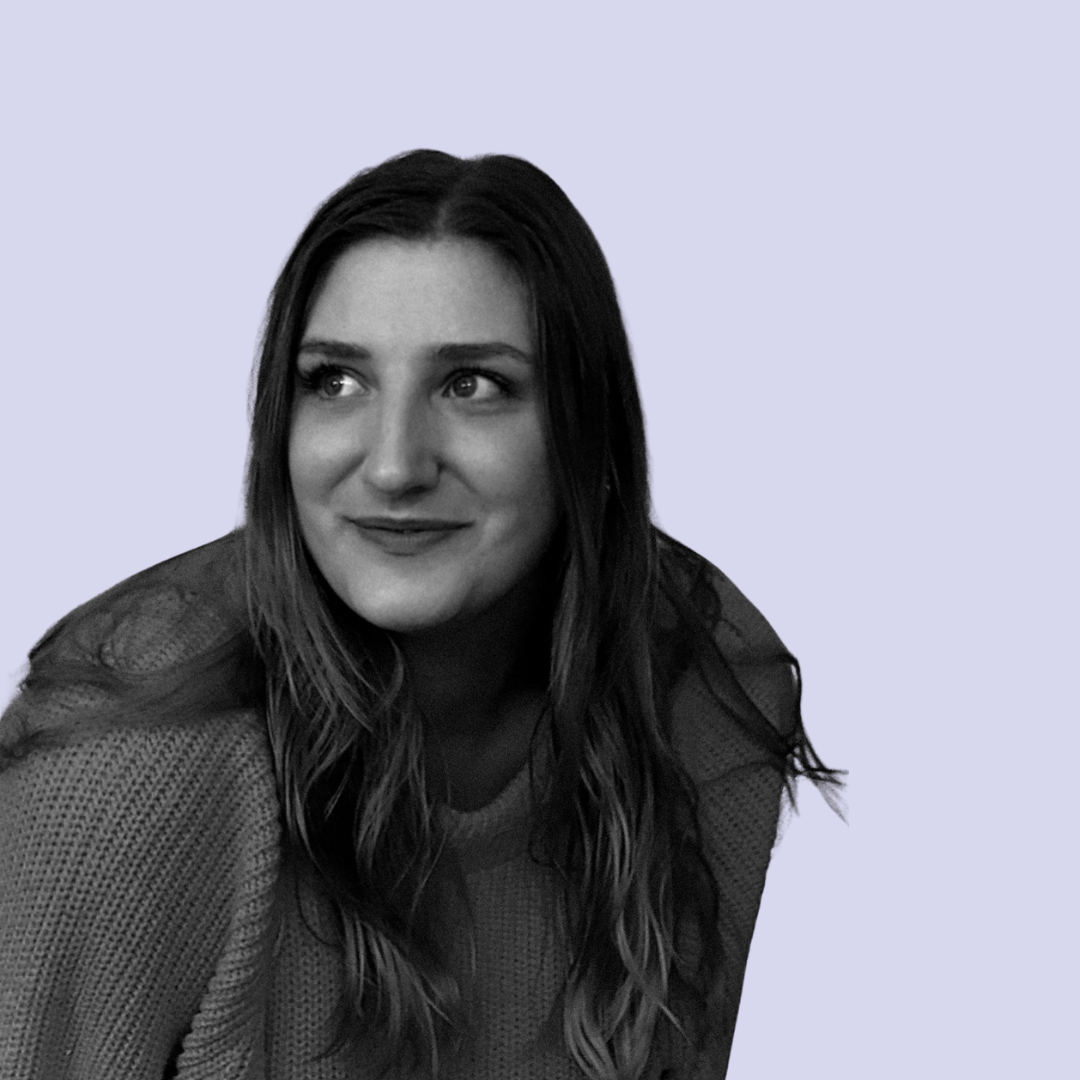 Suus Marketing Medewerker, werkzaam op kantoor