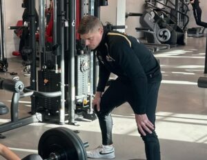 Coach Ben Zwarthoed tijdens een sessie